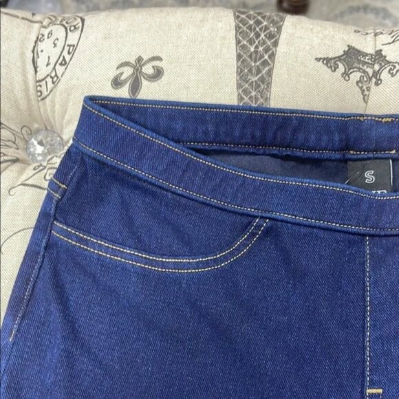 HUE Classic Stretch Denim Legging - Picture 3 of 10